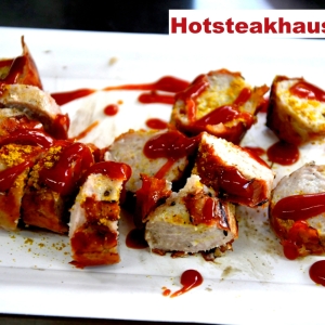 hotsteakhaus.de    knallrote Imbisswagen Gegenüber von Fressnapf und Edeka steht dieser knallrote Imbisswagen. Bin spontan eingekehrt und was soll ich sagen – die machen eine absolut fantastische Currywurst! Die Wurst ist auf den Punkt gebraten,  schön kn